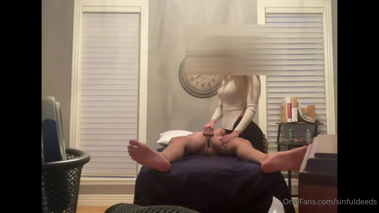 Video of thighs for RealLifeCam Voyeurhouse HomePage